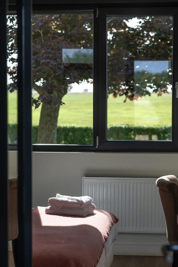 Logis Hotel & Restaurant De L'Aerodrome De La Baie De Somme Buigny-Saint-Maclou Экстерьер фото