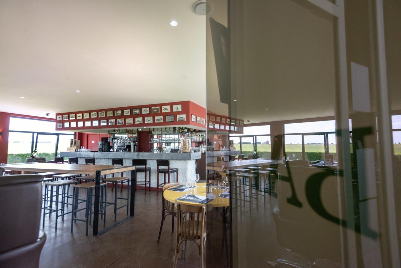 Logis Hotel & Restaurant De L'Aerodrome De La Baie De Somme Buigny-Saint-Maclou Экстерьер фото